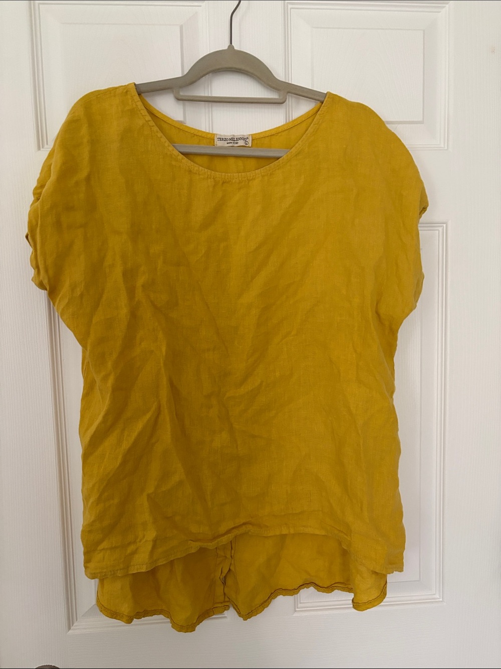 Terzo Millenio 100% Linen Lightweight Scoop Neck Linen Top in Mustard Goldenrod